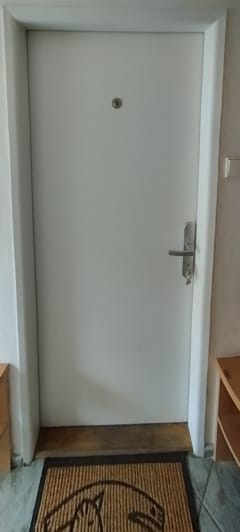 Bezpečnostní dveře do bytu s montáží 2