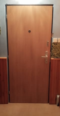 Bezpečnostní dveře do bytu s montáží 4