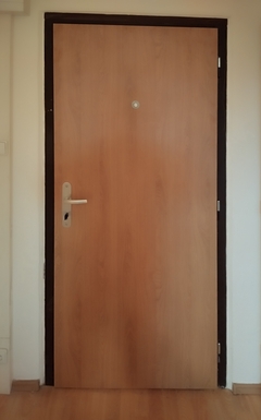 Bezpečnostní dveře do bytu s montáží 1